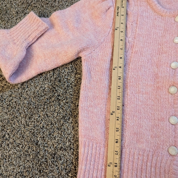 Puffy sleeves vintage style lady soft pink buttons sweater - Picture 4 of 9